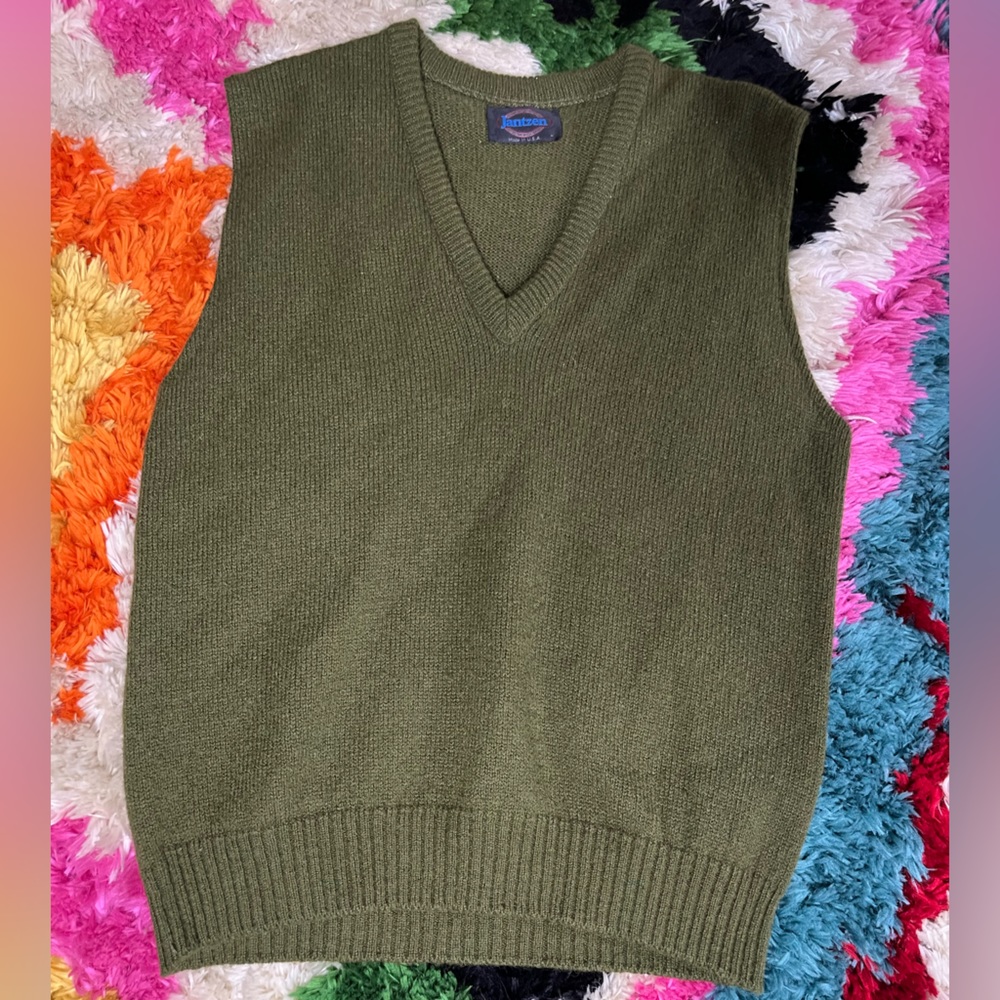 Men’s Jantzen sweater vest. Size L.